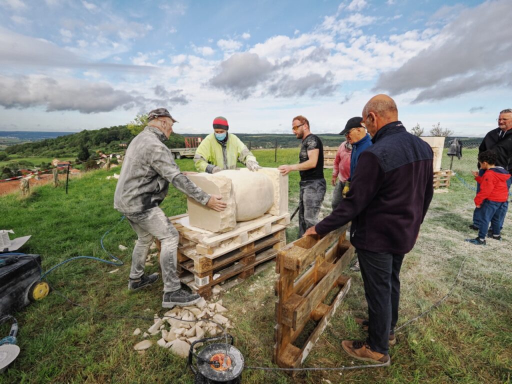 Festival de sculpture sur pierre - Entraide